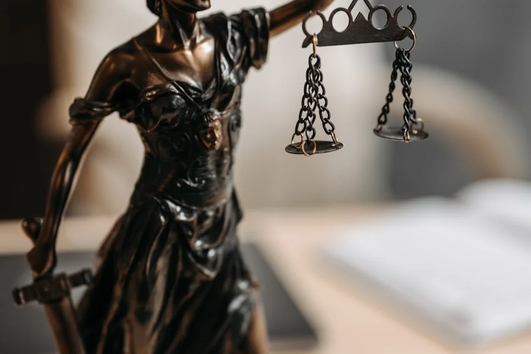 Statue of Lady Justice holding the scales of justice, symbolizing legal research for HOA litigation.