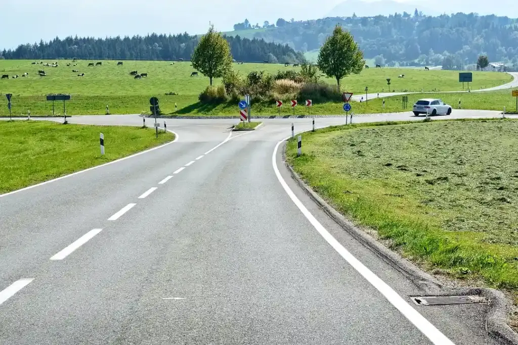 Public vs. Private Streets: Can an HOA Enforce Traffic Rules on Public Roads?