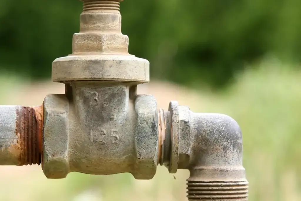 Who Pays for Water Damage in an HOA? Responsibility Explained